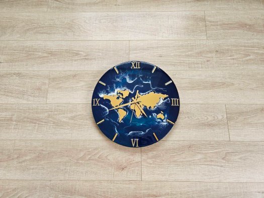 Годинник на стіну ручної роботи  "Карта Світу"