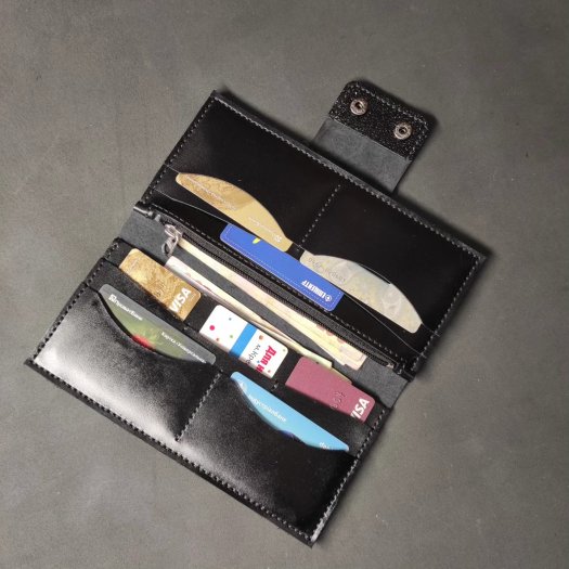 Жіночий гаманць із натуральної шкіри у чорному  кольорі