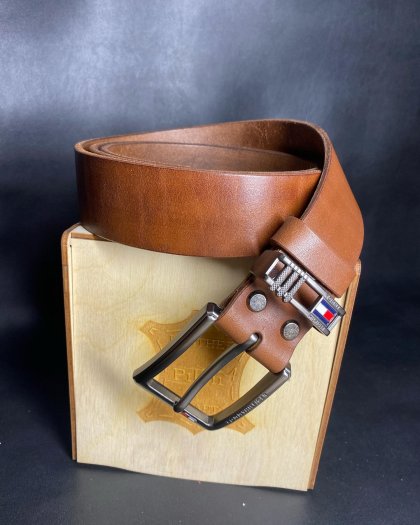 Шкіряний чоловічий ремінь з фірмовою пряжкою “Tommy Hilfiger”