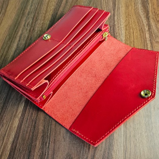 Гаманець жіночий червоного кольору